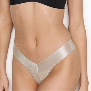 Victoria’s Secret Sexy Zebra Lace High-Leg Thong Panty beige Small